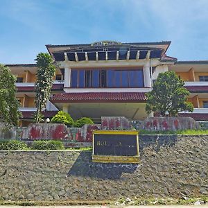 OYO 90382 Hotel Sarah Sukabumi